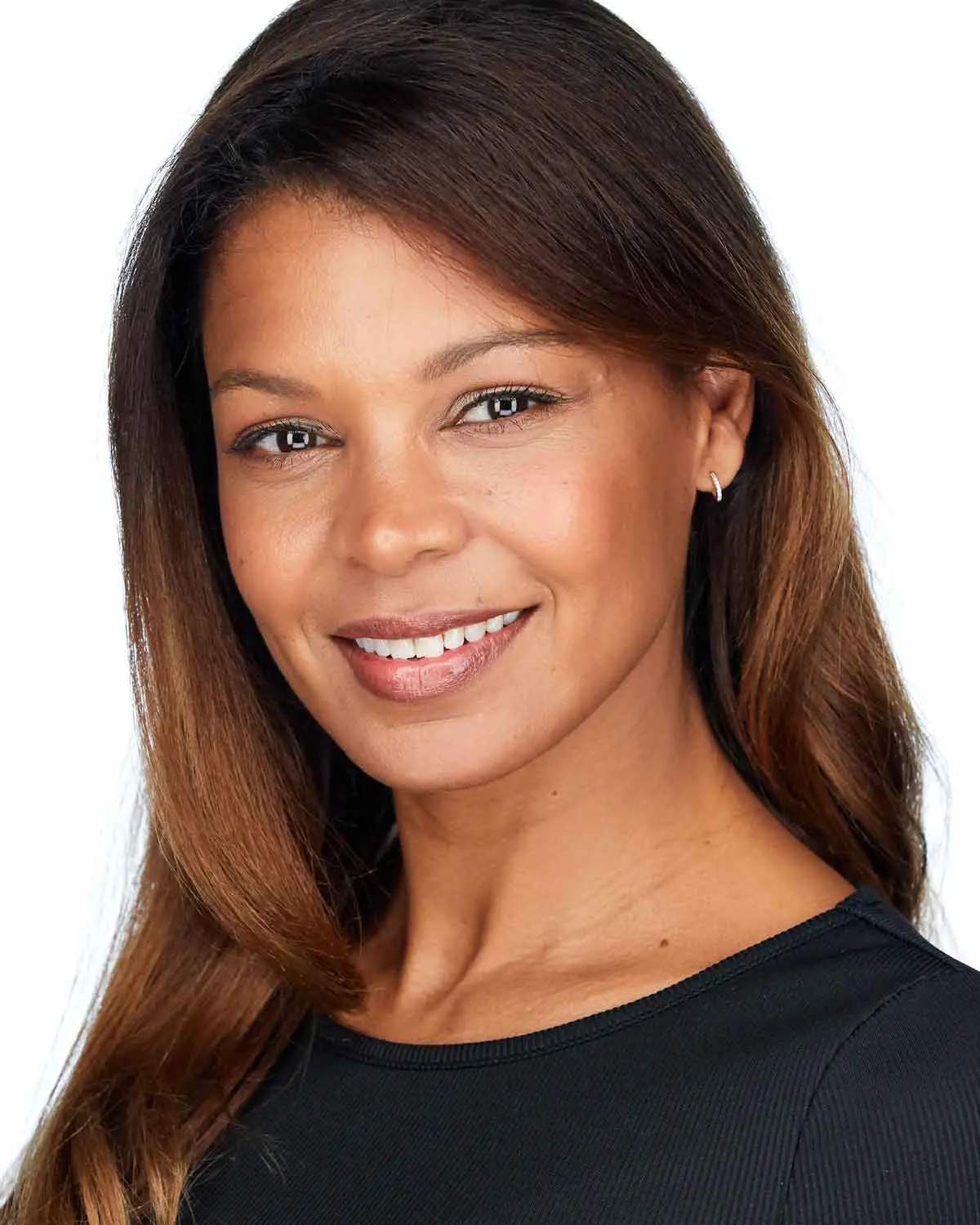 Portrait professionnel femme sur fond clair pour usage CV