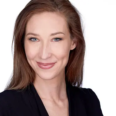 Kristine Heller, portrait LinkedIn réalisé chez Headshot Pro à Lausanne